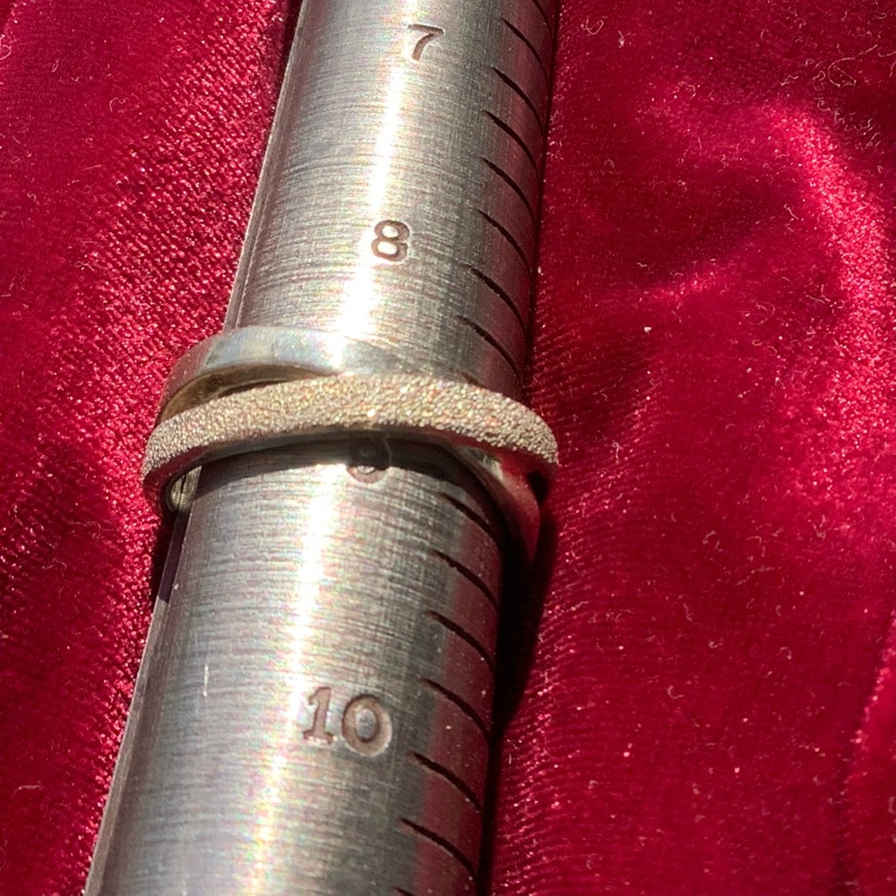 Sterling silver .925 cross-over ring, size 9, pre-owned